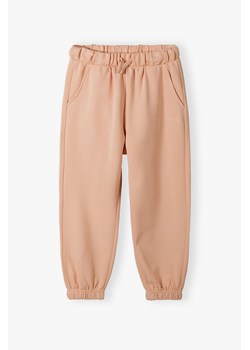 Spodnie dresowe z kieszeniami - brzoskwiniowe  - Limited Edition ze sklepu 5.10.15 w kategorii Spodnie dziewczęce - zdjęcie 172354419
