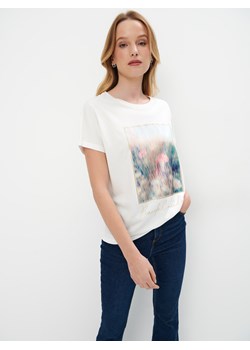 Mohito - T-shirt z nadrukiem - biały ze sklepu Mohito w kategorii Bluzki damskie - zdjęcie 172355536