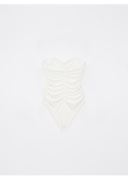 Mohito - Body z marszczeniami - biały ze sklepu Mohito w kategorii Bluzki damskie - zdjęcie 172355559
