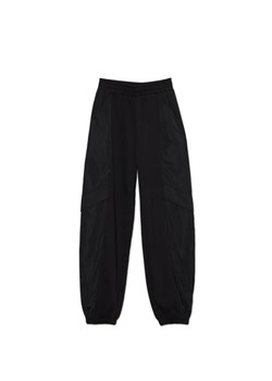 Cropp - Czarne joggery - czarny ze sklepu Cropp w kategorii Spodnie damskie - zdjęcie 172356257