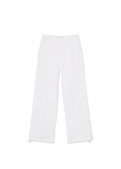 Cropp - Białe spodnie jogger - biały ze sklepu Cropp w kategorii Spodnie damskie - zdjęcie 172356346