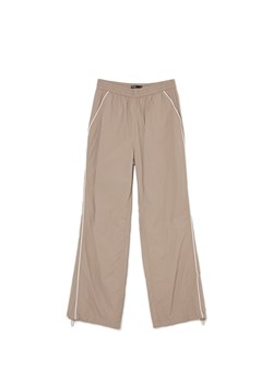 Cropp - Beżowe spodnie jogger - beżowy ze sklepu Cropp w kategorii Spodnie damskie - zdjęcie 172356358
