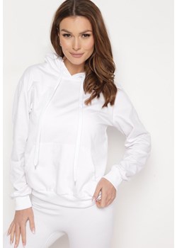 Biała Bluza Zakładana przez Głowę z Kapturem i Kieszenią Typu Kangur Roveria ze sklepu Born2be Odzież w kategorii Bluzy damskie - zdjęcie 172360446
