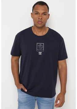 Granatowa Koszulka Bawełniana z Krótkim Rękawem i Nadrukiem Nobalia ze sklepu Born2be Odzież w kategorii T-shirty męskie - zdjęcie 172360929
