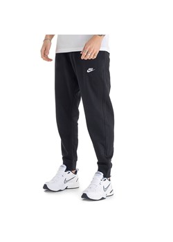 Spodnie dresowe Nike NSW Club Jogger FT BV2679-010 - czarne ze sklepu streetstyle24.pl w kategorii Spodnie męskie - zdjęcie 172361087