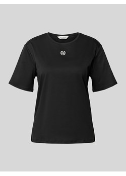 T-shirt z nadrukiem z logo model ‘Melea’ ze sklepu Peek&Cloppenburg  w kategorii Bluzki damskie - zdjęcie 172372405