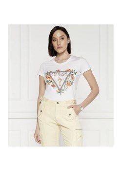 GUESS T-shirt TRIANGLE FLOWERS | Regular Fit ze sklepu Gomez Fashion Store w kategorii Bluzki damskie - zdjęcie 172376656