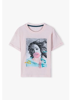 Bawełniany t-shirt dziewczęcy różowy z kolorowym nadrukiem ze sklepu 5.10.15 w kategorii Bluzki dziewczęce - zdjęcie 172378839
