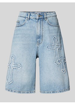 Szorty jeansowe o kroju baggy fit z zapięciem na guzik i zamek błyskawiczny ze sklepu Peek&Cloppenburg  w kategorii Szorty - zdjęcie 172379595