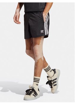 adidas Szorty sportowe adicolor Classics HS2069 Czarny Regular Fit ze sklepu MODIVO w kategorii Spodenki męskie - zdjęcie 172380275