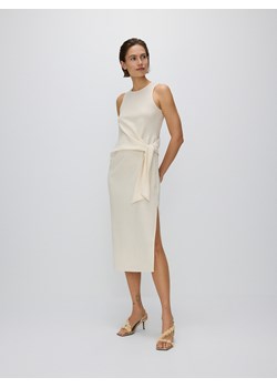 Reserved - Sukienka midi z wiązaniem - kremowy ze sklepu Reserved w kategorii Sukienki - zdjęcie 172384768