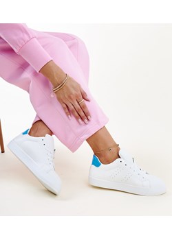 Biało-niebieskie sneakersy Akila ze sklepu gemre w kategorii Trampki damskie - zdjęcie 172388577