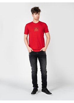 Iceberg T-Shirt "C-Neck" | F020639A | Mężczyzna | Czerwony ze sklepu ubierzsie.com w kategorii T-shirty męskie - zdjęcie 172392127