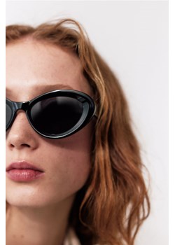 H & M - Okulary przeciwsłoneczne typu „kocie oczy" - Czarny ze sklepu H&M w kategorii Okulary przeciwsłoneczne damskie - zdjęcie 172393379