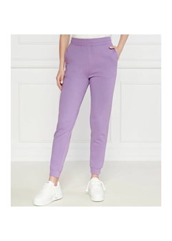 HUGO Spodnie dresowe Nelfinia | Regular Fit ze sklepu Gomez Fashion Store w kategorii Spodnie damskie - zdjęcie 172400127
