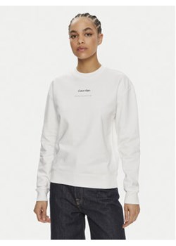 Calvin Klein Bluza Multi Logo K20K207216 Biały Regular Fit ze sklepu MODIVO w kategorii Bluzy damskie - zdjęcie 172400498