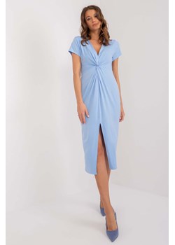 Sukienka ołówkowa z rozcięciem jasno niebieska ze sklepu 5.10.15 w kategorii Sukienki - zdjęcie 172402938