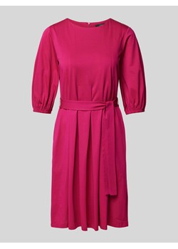 Sukienka o długości do kolan z wiązanym paskiem model ‘JUMBO’ ze sklepu Peek&Cloppenburg  w kategorii Sukienki - zdjęcie 172403087