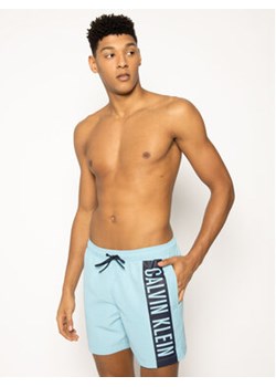 Calvin Klein Swimwear Szorty kąpielowe Medium Drawstring KM0KM00437 Niebieski Regular Fit ze sklepu MODIVO w kategorii Kąpielówki - zdjęcie 172403276