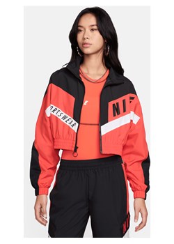 Damska kurtka z tkaniny Nike Sportswear - Czerwony ze sklepu Nike poland w kategorii Kurtki damskie - zdjęcie 172407207