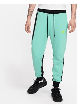 Joggery męskie Nike Sportswear Tech Fleece - Zieleń ze sklepu Nike poland w kategorii Spodnie męskie - zdjęcie 172407225