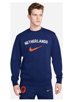 Męska piłkarska bluza dresowa z półokrągłym dekoltem Nike Holandia Club Fleece - Niebieski ze sklepu Nike poland w kategorii Bluzy męskie - zdjęcie 172407305