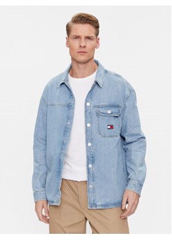 Tommy Jeans Koszula jeansowa Essential DM0DM18328 Błękitny Relaxed Fit ze sklepu MODIVO w kategorii Koszule męskie - zdjęcie 172415628