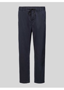 Chinosy o kroju tapered fit z elastycznym pasem ze sklepu Peek&Cloppenburg  w kategorii Spodnie męskie - zdjęcie 172416899
