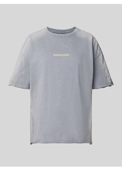 T-shirt z nadrukiem z napisem model ‘KINNA’ ze sklepu Peek&Cloppenburg  w kategorii Bluzki damskie - zdjęcie 172417648