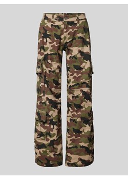Spodnie cargo o kroju baggy fit ze wzorem moro ze sklepu Peek&Cloppenburg  w kategorii Spodnie damskie - zdjęcie 172417695