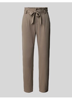 Spodnie materiałowe o kroju tapered fit z wiązanym paskiem model ‘EVA’ ze sklepu Peek&Cloppenburg  w kategorii Spodnie damskie - zdjęcie 172418029