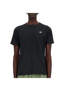 Koszulka New Balance MT41080BK - czarne ze sklepu streetstyle24.pl w kategorii T-shirty męskie - zdjęcie 172419109