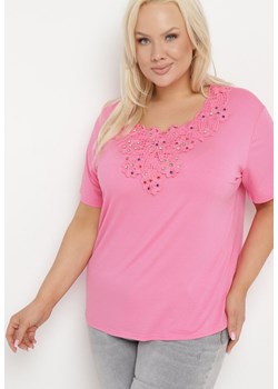 Różowy T-shirt Koszulka z Krótkim Rękawem z Dekoltem Ozdobionym Koronką i Cyrkoniami Novilla ze sklepu Born2be Odzież w kategorii Bluzki damskie - zdjęcie 172420119