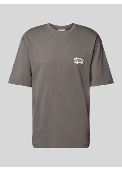T-shirt z detalem z logo ze sklepu Peek&Cloppenburg  w kategorii T-shirty męskie - zdjęcie 172425278