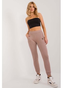 Dopasowane spodnie damskie ciemno beżowe ze sklepu 5.10.15 w kategorii Spodnie damskie - zdjęcie 172428846