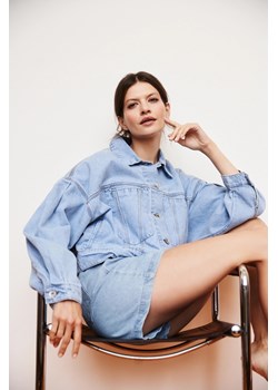 Krótka jeansowa kurtka niebieska ze sklepu Moodo.pl w kategorii Kurtki damskie - zdjęcie 172431116