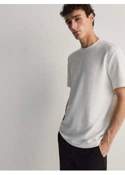 Reserved - T-shirt comfort z wiskozą - złamana biel ze sklepu Reserved w kategorii T-shirty męskie - zdjęcie 172432439