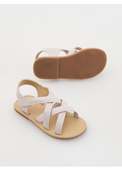 Reserved - Sandały z imitacji skóry - złamana biel ze sklepu Reserved w kategorii Sandały dziecięce - zdjęcie 172432627