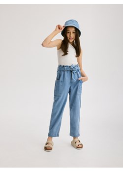 Reserved - Jeansy baggy z paskiem - niebieski ze sklepu Reserved w kategorii Spodnie dziewczęce - zdjęcie 172432649