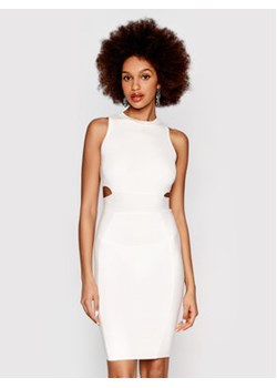 Guess Sukienka dzianinowa Allison W2GK8 8Z2BF0 Biały Slim Fit ze sklepu MODIVO w kategorii Sukienki - zdjęcie 172442859