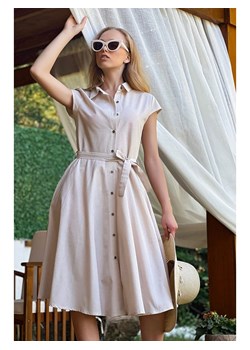 Chezalou Sukienka w kolorze beżowym ze sklepu Limango Polska w kategorii Sukienki - zdjęcie 172448776