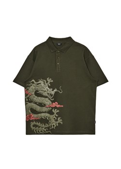 Cropp - Zielone polo z printem smoka - zielony ze sklepu Cropp w kategorii T-shirty męskie - zdjęcie 172533427