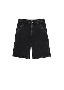 Cropp - Czarne jeansowe loose - czarny ze sklepu Cropp w kategorii Spodenki męskie - zdjęcie 172533445