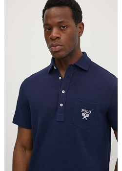 Polo Ralph Lauren polo bawełniane kolor granatowy z aplikacją 710952180 ze sklepu ANSWEAR.com w kategorii T-shirty męskie - zdjęcie 172534419