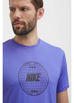 Nike t-shirt treningowy Lead Line kolor fioletowy z nadrukiem ze sklepu ANSWEAR.com w kategorii T-shirty męskie - zdjęcie 172534585