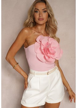 Różowy Top Ozdobiony Dużym Naszytym Kwiatem z Asymetrycznym Dekoltem Dedria ze sklepu Renee odzież w kategorii Bluzki damskie - zdjęcie 172535166