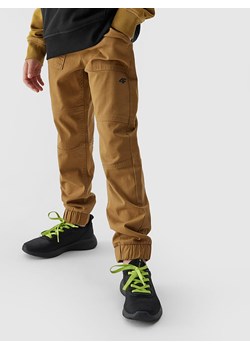 4F Spodnie w kolorze jasnobrązowym ze sklepu Limango Polska w kategorii Spodnie chłopięce - zdjęcie 172537456