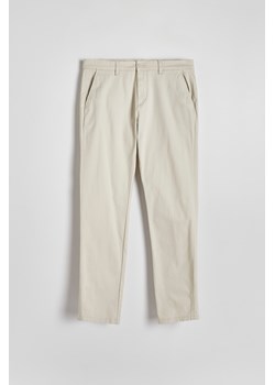 Reserved - Spodnie chino slim fit - złamana biel ze sklepu Reserved w kategorii Spodnie męskie - zdjęcie 172539365