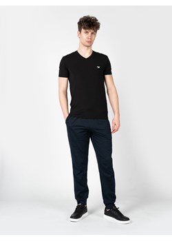 Emporio Armani Spodnie | 1120753-F755 | Mężczyzna | Granatowy ze sklepu ubierzsie.com w kategorii Spodnie męskie - zdjęcie 172544986