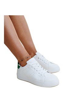 Biało-zielone sneakersy Akila białe ze sklepu ButyModne.pl w kategorii Buty sportowe damskie - zdjęcie 172548015